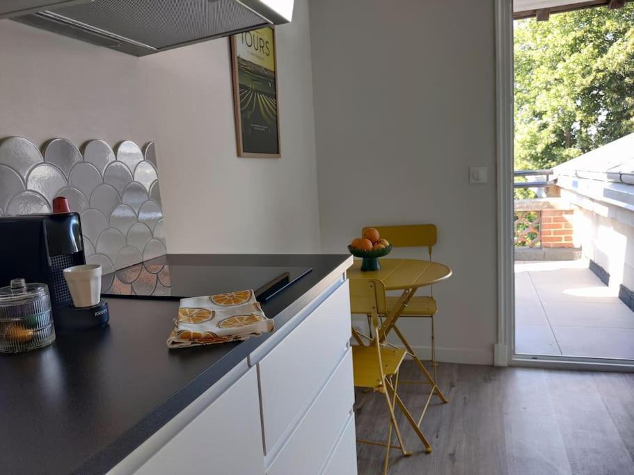 Bel Appart Renove Avec Terrasse Saint-Avertin Exterior foto